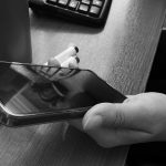 Думскроллинг усиливает тревожность и нарушает сон