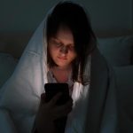 Тревожные новости мешают мозгу переключиться на сон